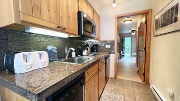 Microwave, stovetop, dishwasher, coffee/tea maker