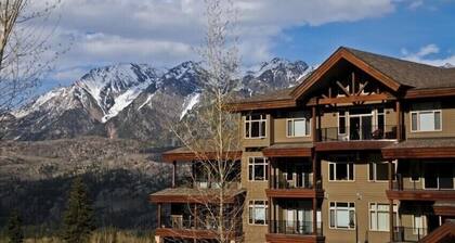 Peregrine Point Condo by the Main Plaza - Walk to Slopes