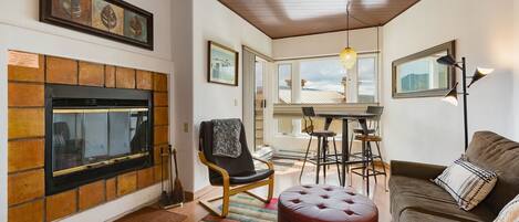 Télévision, cheminée