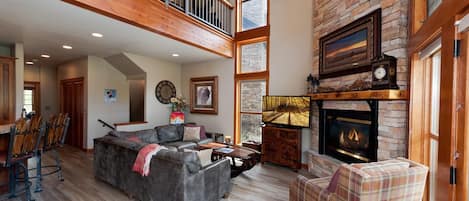 Télévision, cheminée