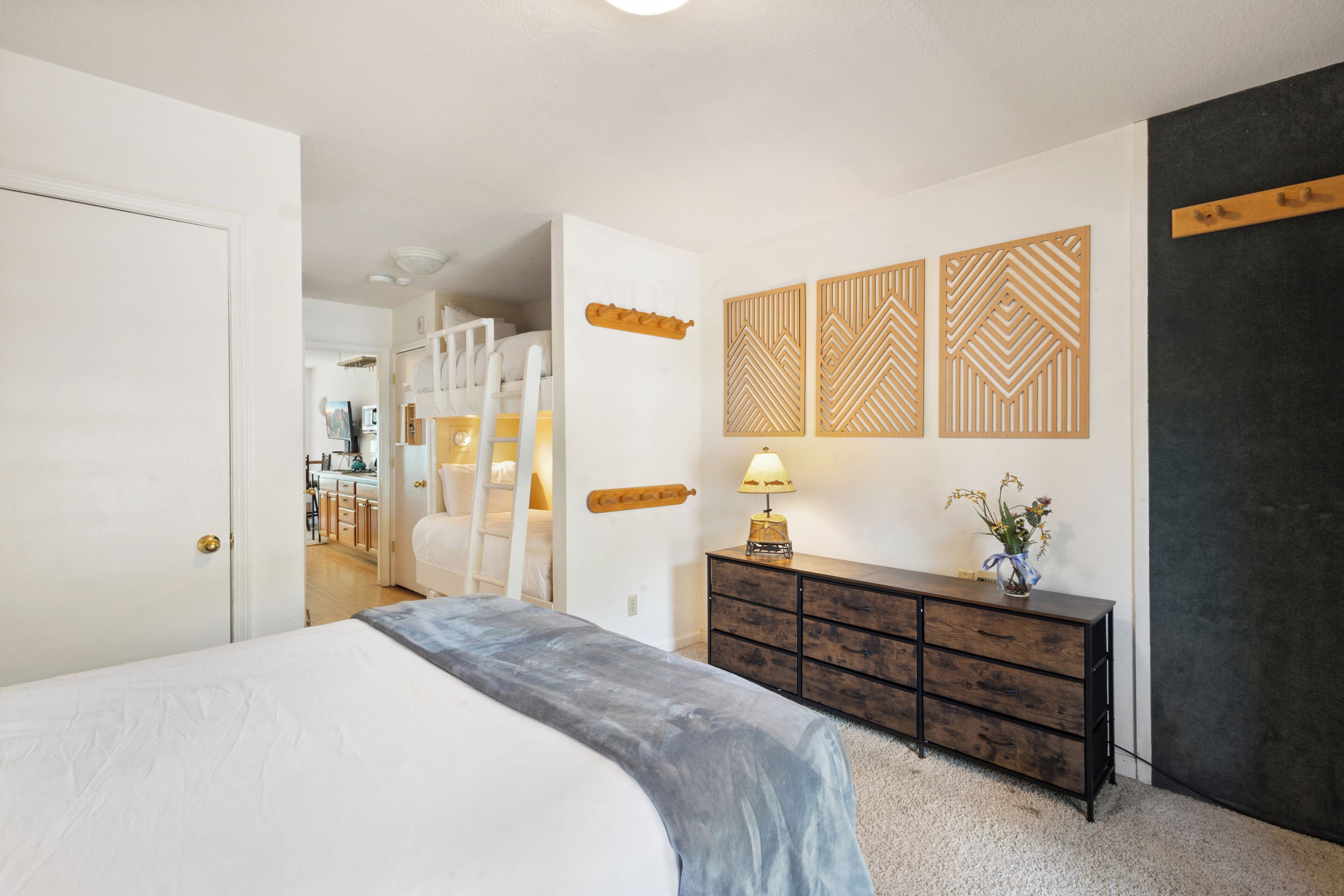 1 dormitorio, tabla de planchar con plancha, wifi gratis y ropa de cama