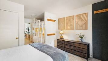 1 dormitorio, tabla de planchar con plancha, wifi gratis y ropa de cama
