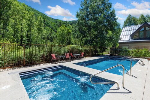 Mountain Hideaway w River Views + Walk to Chair 7 @ Viking Lodge 315