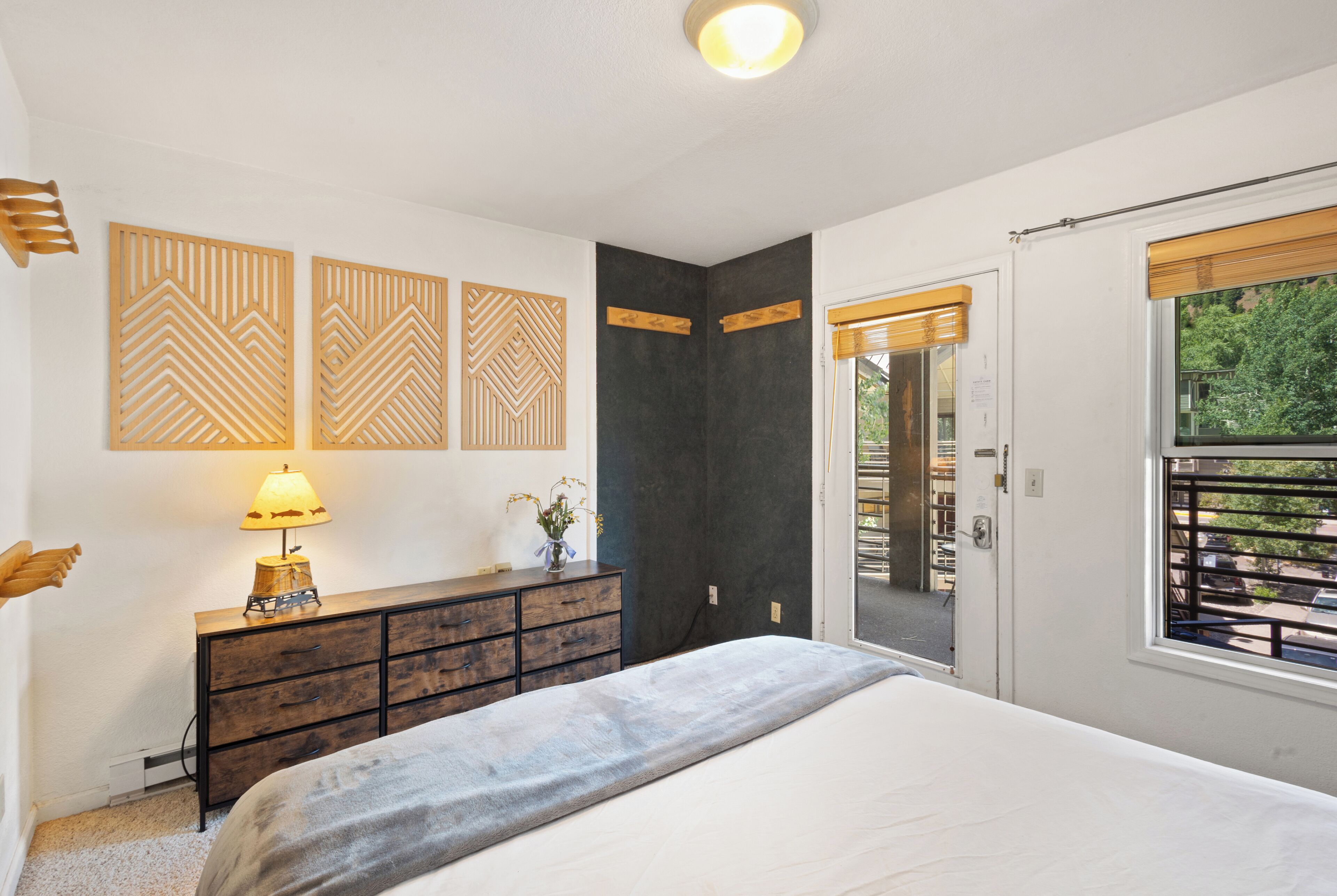 1 slaapkamer, een strijkplank/strijkijzer, gratis wifi, beddengoed