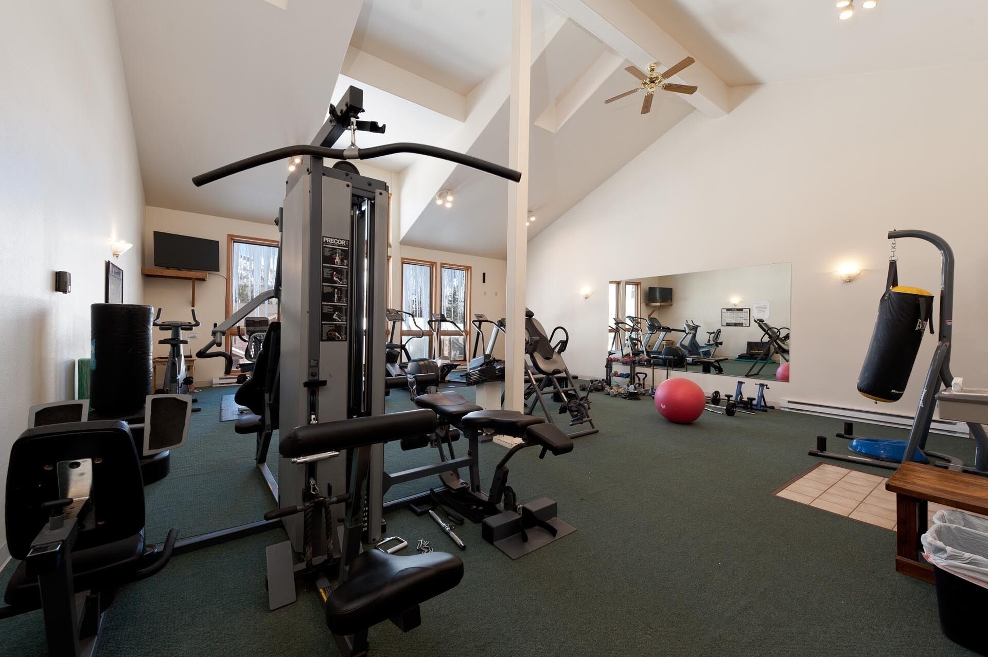 Remodeled/Halfway Between Durango & Silverton/Heated Pool
