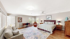 4 bedrooms, iron/ironing board, free WiFi, bed sheets - Private pool, screened porch, and rooftop views of Intracoastal Waterway! (Isle of Palms)