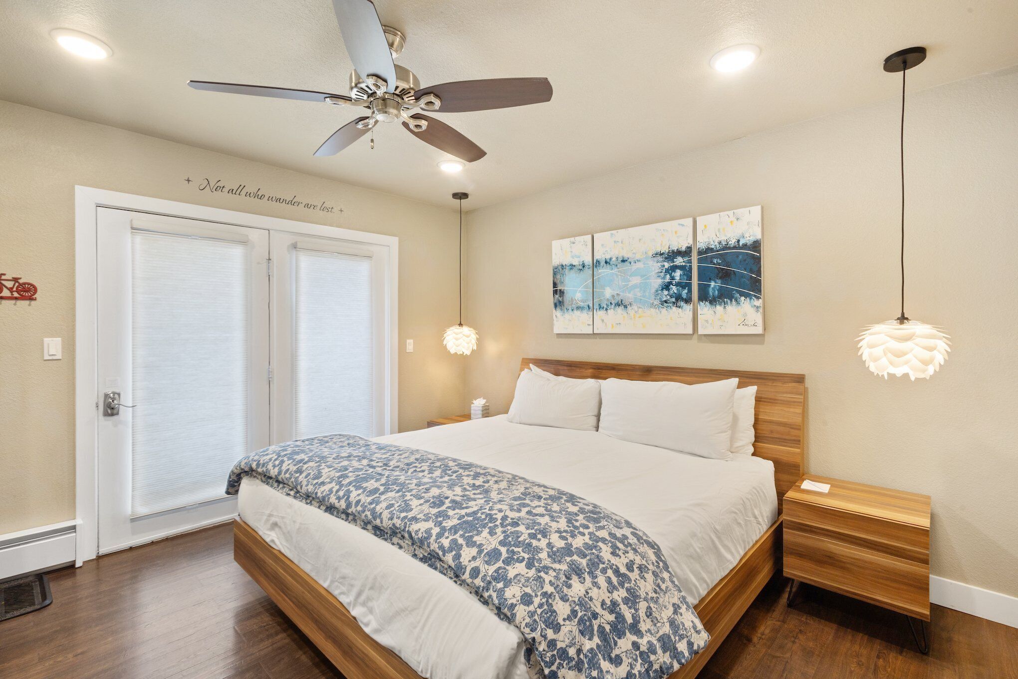 1 habitación, tabla de planchar con plancha, wifi gratis y ropa de cama 