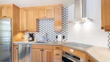 Fridge, microwave, dishwasher, coffee/tea maker