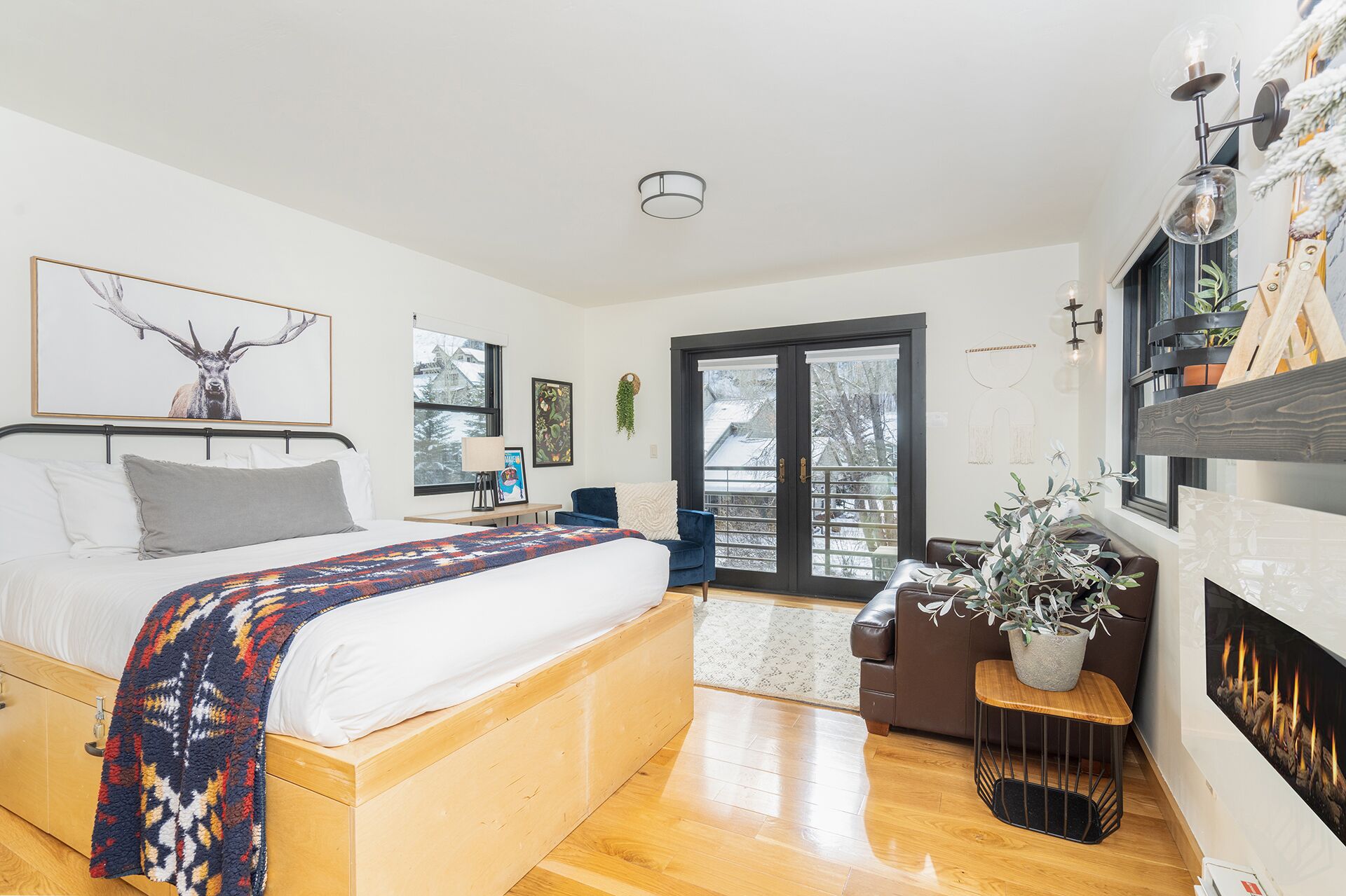 Super Chic River Retreat. Balcony, Hot Tub, Short Walk To Ski. Viking Lodge 210.