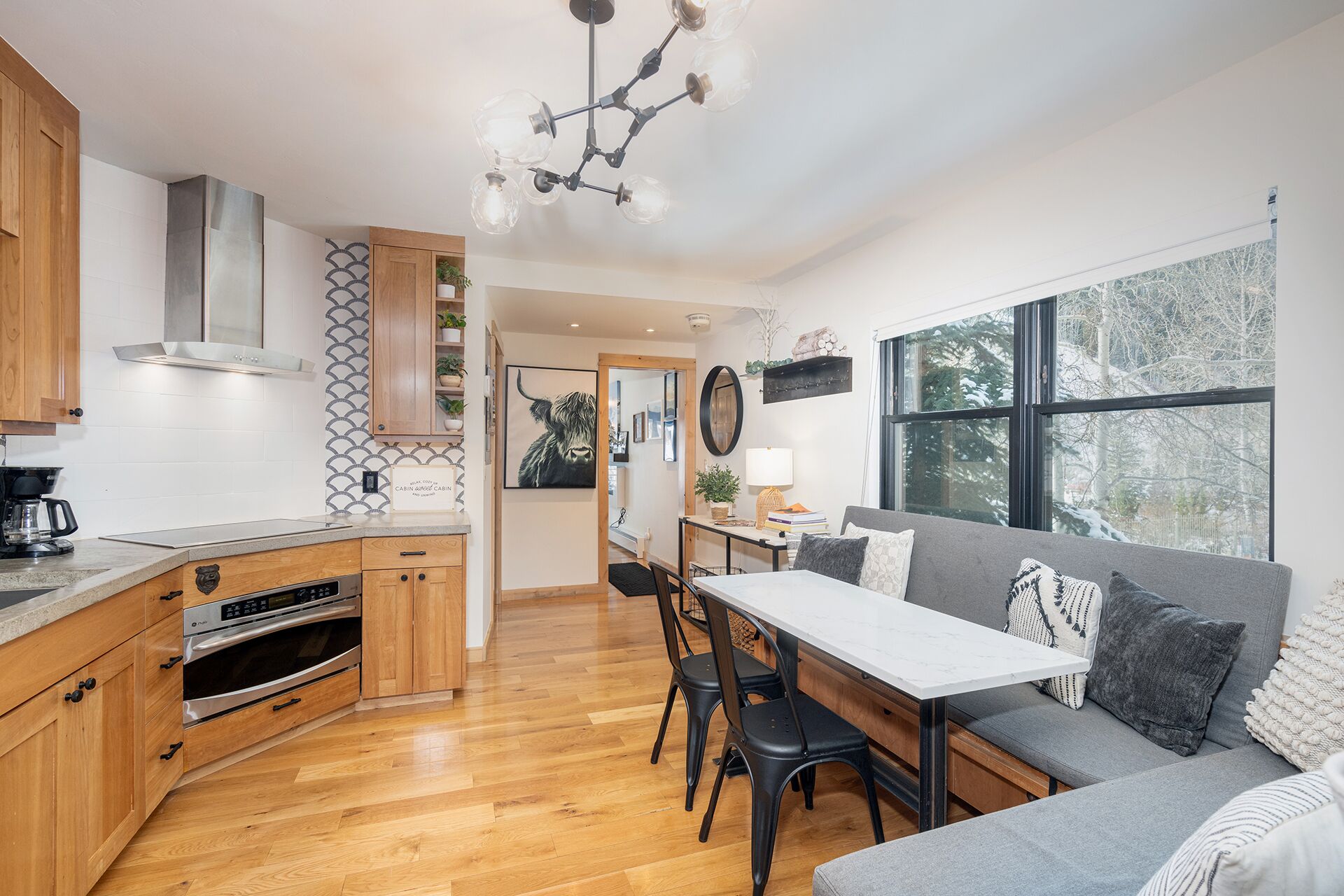 Réfrigérateur, micro-ondes, lave-vaisselle, cafeti ère/bouilloire