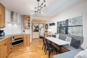 Kühlschrank, Mikrowelle, Geschirrspüler