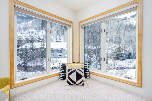 River view condo w/ hot tub + pool