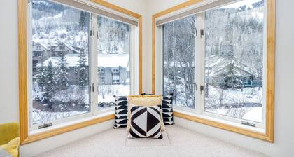 River view condo w/ hot tub + pool