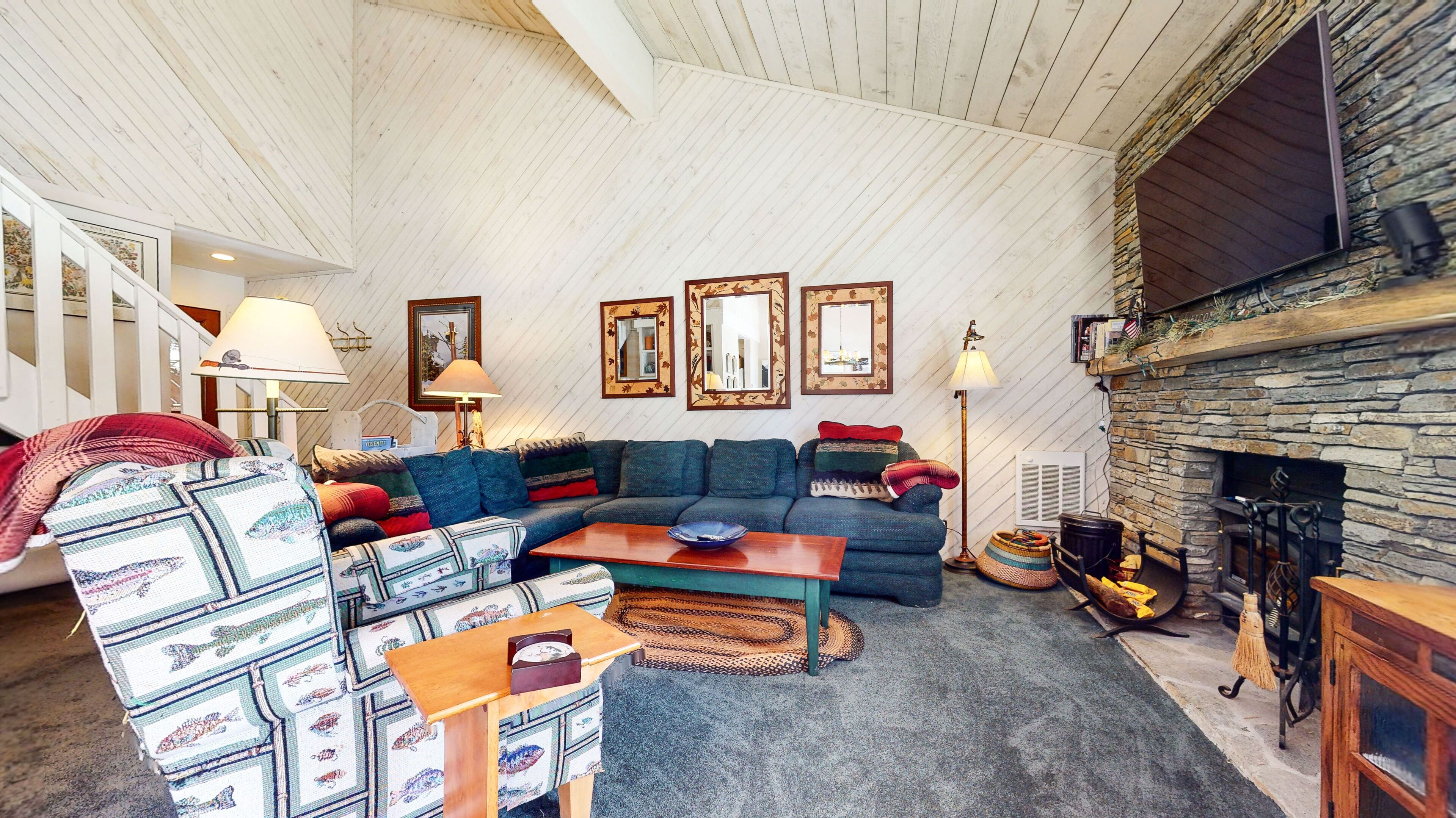 Smart TV, chimenea y reproductor de DVD 