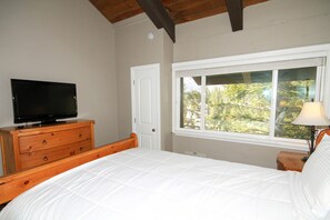 1 bedroom, free WiFi, bed sheets - Mammoth Ski & Racquet Club #38 - Pet Friendly (Mammoth Lakes)