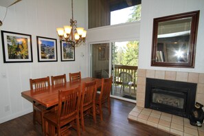 Dining - Mammoth Ski & Racquet Club #38 - Pet Friendly (Mammoth Lakes)