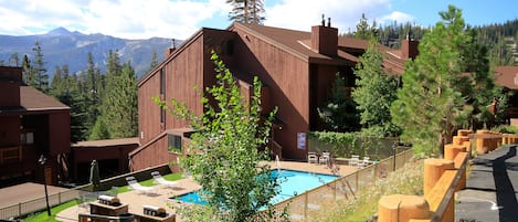 Et oppvarmet basseng