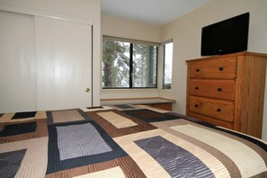 1 chambre, fer et planche à repasser, accès Internet