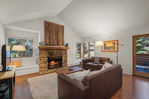 TV, fireplace - 252 McCloud Upper level unit (Incline Village)