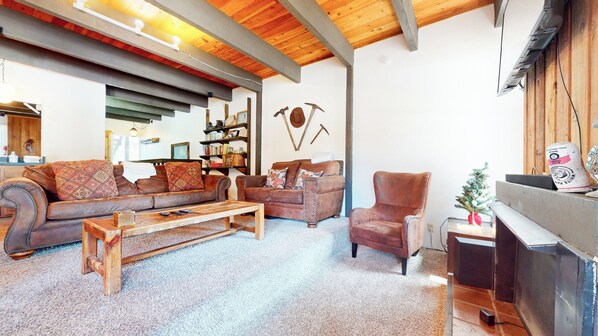 Fireplace, DVD player