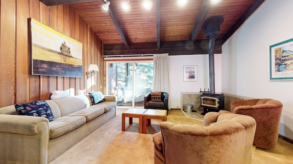 Fireplace, DVD player