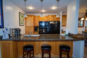 冰箱、微波炉、烤箱、炉灶