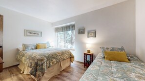 3 slaapkamers, een strijkplank/strijkijzer, gratis wifi, beddengoed