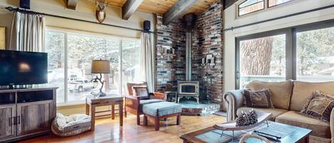 Smart TV, fireplace, DVD player