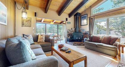 Spacious Home, Near Trails, Rec Center & Creek Park. Pool On-site