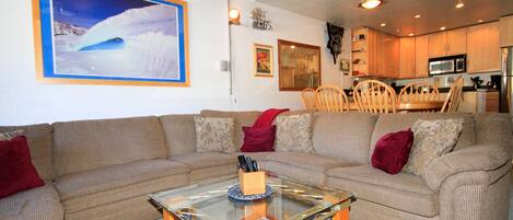 TV a schermo piatto, caminetto, lettore DVD