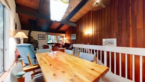 Interior - Spacious Condo, Near Biking Trails. Great Summer Amenities & Pool On-site (Mammoth Lakes)