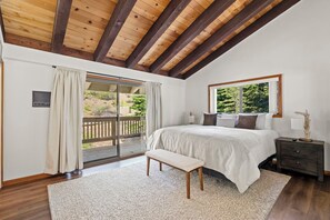 6 bedrooms, free WiFi, bed sheets - 416 Country Club- large multi family home (Incline Village)
