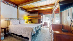 2 bedrooms, free WiFi, bed sheets - Rustic & Spacious, Quiet, Near Walking Trails. Tennis Courts & Pool On-site (Mammoth Lakes)