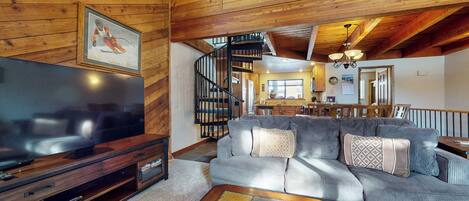 Smart TV, fireplace, DVD player