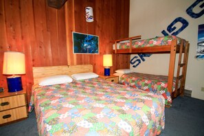 1 bedroom, free WiFi, bed sheets - Mammoth Ski & Racquet Club #129, 1 Bdrm + Loft (Mammoth Lakes)