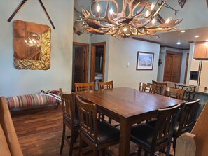 Dining - Mountainback #79, Loft, Den (Mammoth Lakes)