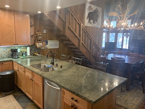 冰箱、微波炉、烤箱、炉灶