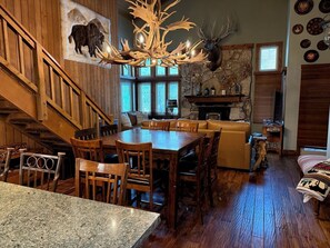 Dining - Mountainback #79, Loft, Den (Mammoth Lakes)
