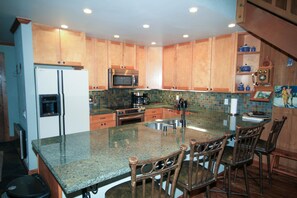 冰箱、微波炉、烤箱、炉灶