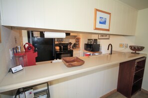 Frigorifero, microonde, lavastoviglie, macchina per tè/caffè