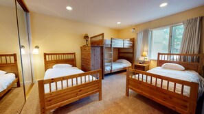 4 bedrooms, WiFi, bed sheets - Large Family Home, Near New Rec Center, Trails & Kids Park, Summer Pool (Mammoth Lakes)