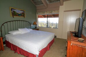 2 bedrooms, desk, free WiFi, bed sheets
