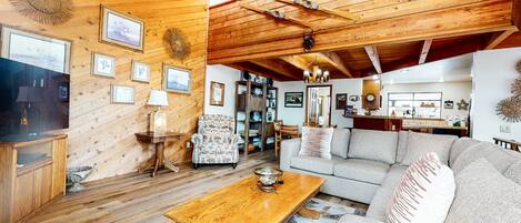 Smart TV, fireplace, DVD player