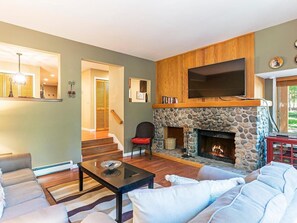 Televisión de pantalla plana, chimenea