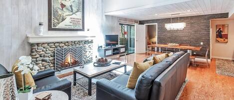 TV, fireplace