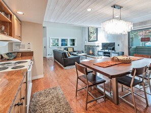 Dining - Forest Pines Condo Country Contemporary feel. (INCLINE VILLAGE)