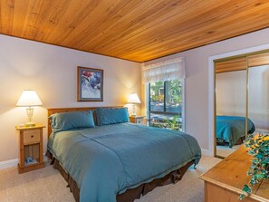 3 bedrooms, WiFi, bed sheets - 223 Forest Pines: short walk to bike path and the Hyatt Casino (Incline Village)