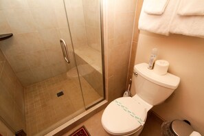 Hårføner og håndklær