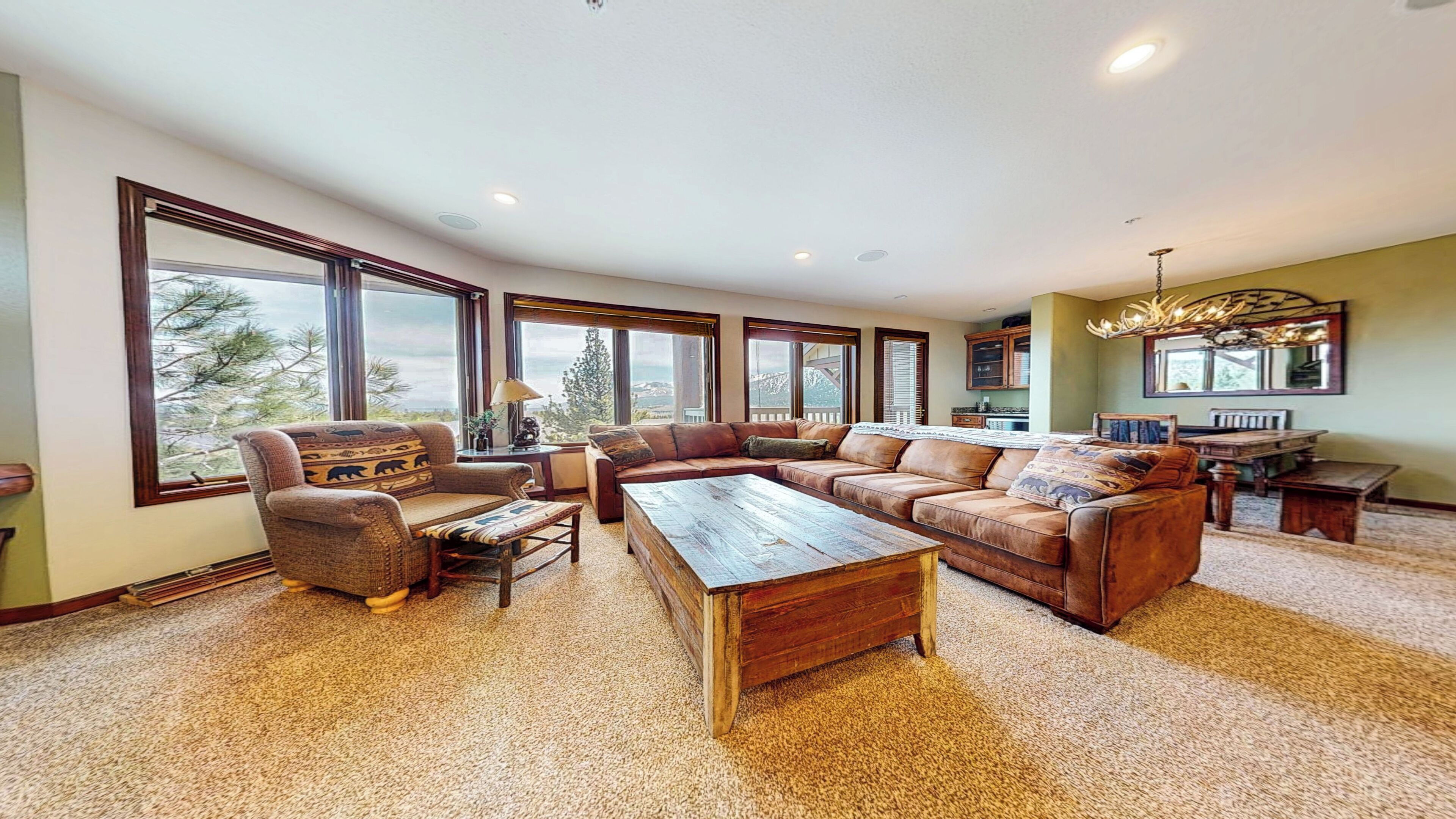 Smart TV, fireplace, DVD player