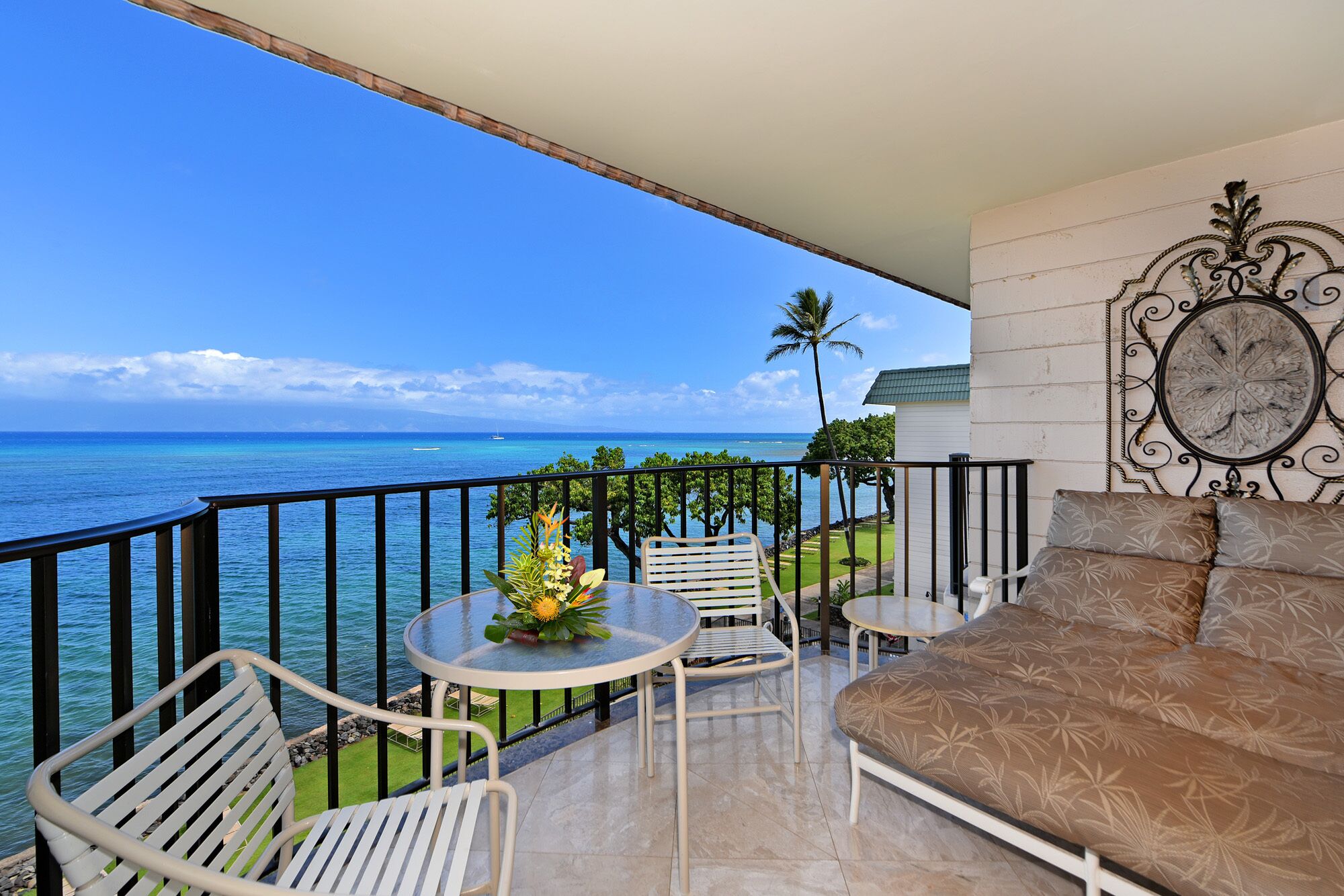 Seas the day! Ocean front 1 bedroom in Kahana Maui 